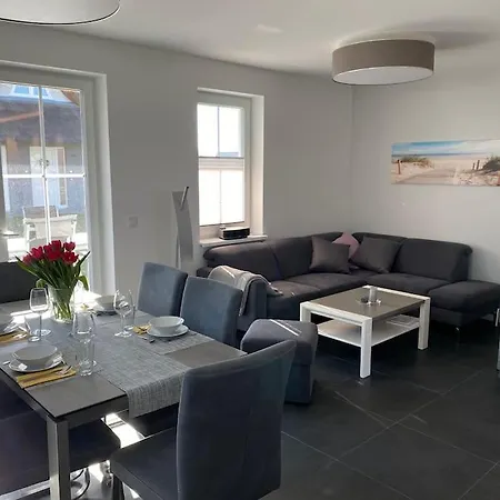 Reetdachhaus Salzhaff 度假居